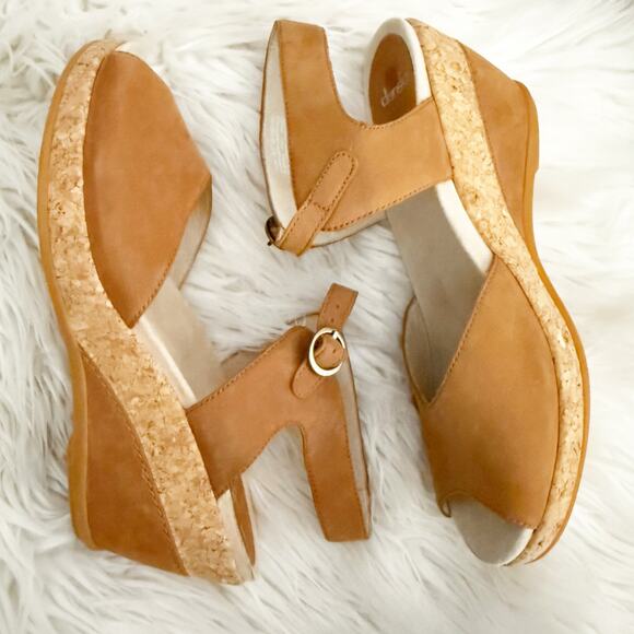 DANSKOCharlotte Camel Caramel Milled Nubuck WedgeSandals Peep Toe42 (12)